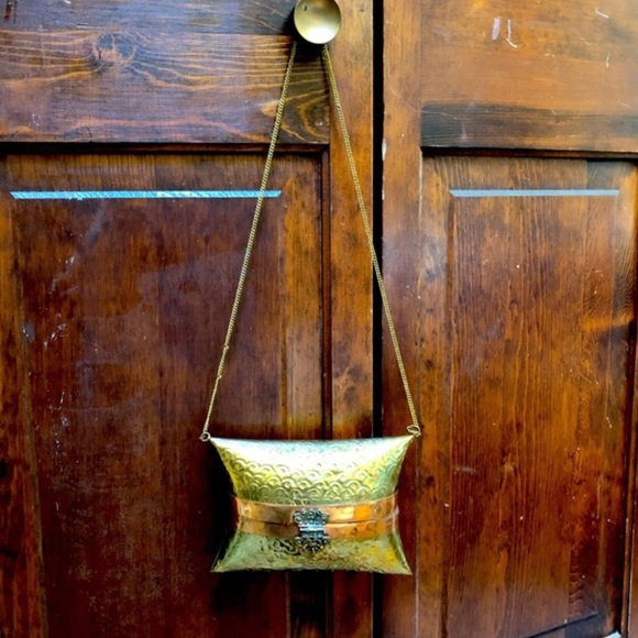 Exquisite Vintage Copper and Brass Pillow Minaudière purse. - Picture 2 of 11